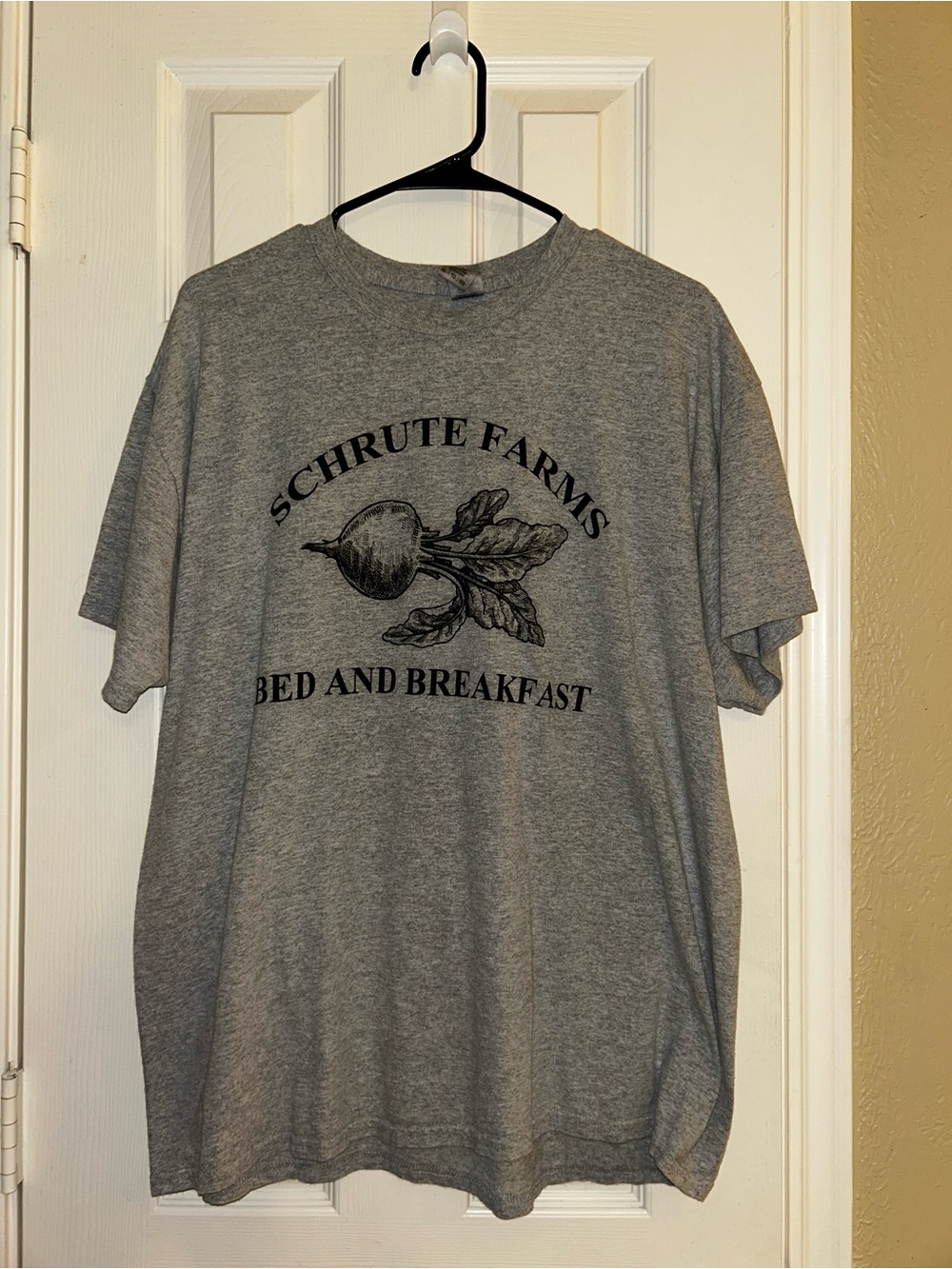 NWOT Schrute Farms Bed & Breakfast from The Office T-Shirt Men’s Size XL